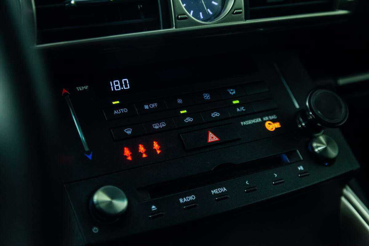 Lexus IS с пробегом — 2014 год. Фото: #18