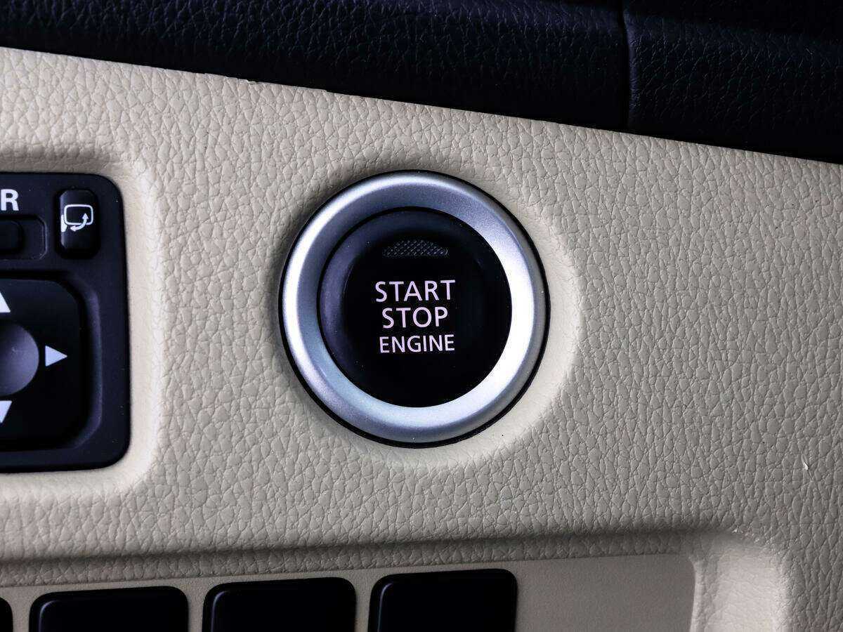 Mitsubishi Pajero Sport с пробегом — 2017 год. Фото: #12