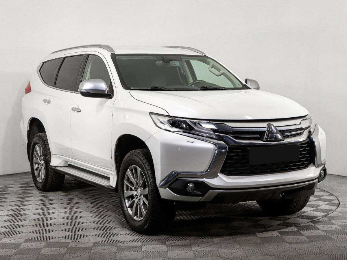 Mitsubishi Pajero Sport с пробегом — 2018 год. Фото: #2