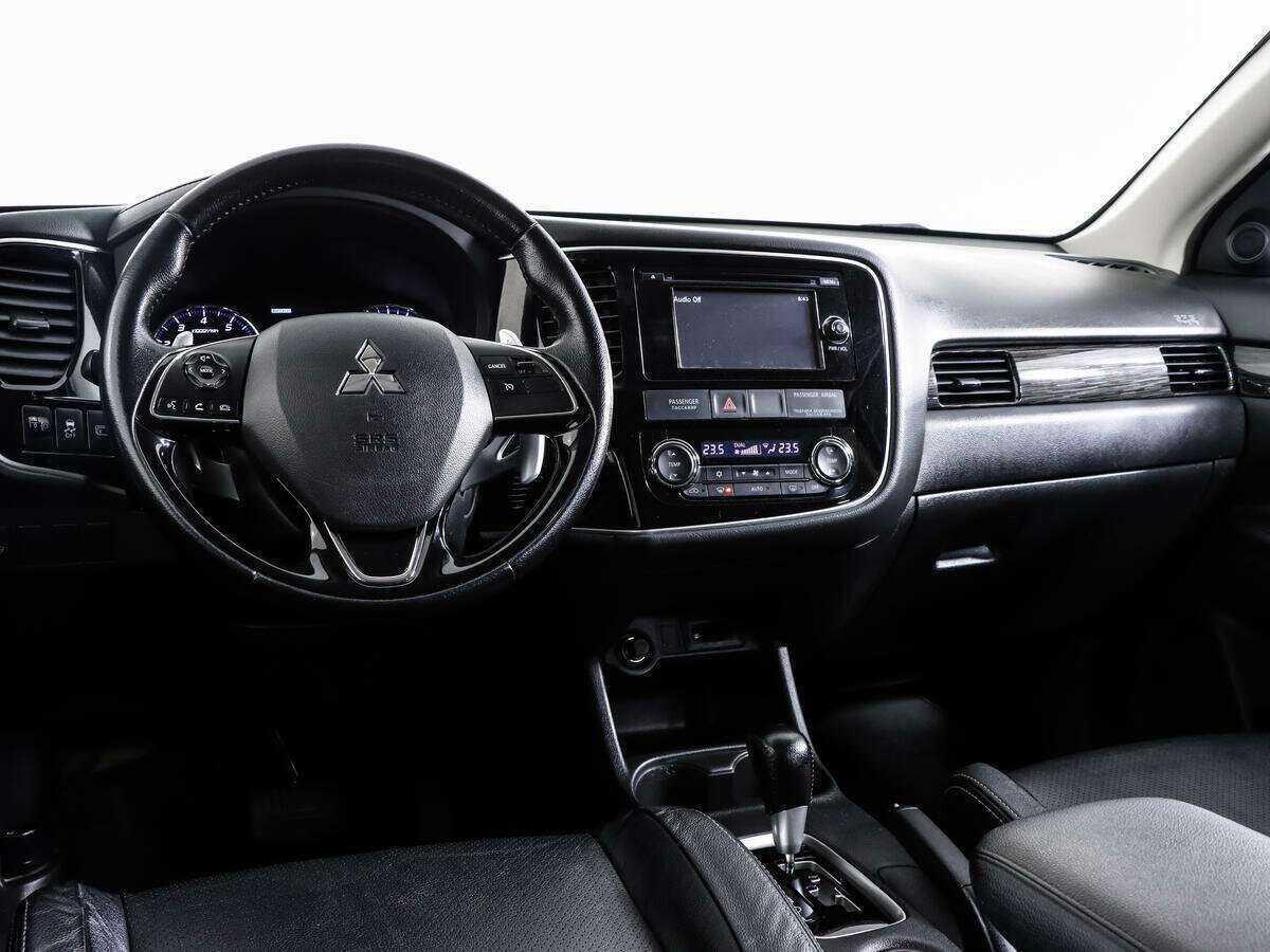 Mitsubishi Outlander с пробегом — 2016 год. Фото: #10