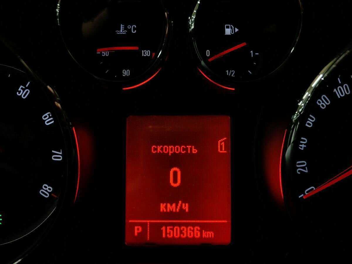 Opel Astra с пробегом — 2012 год. Фото: #13