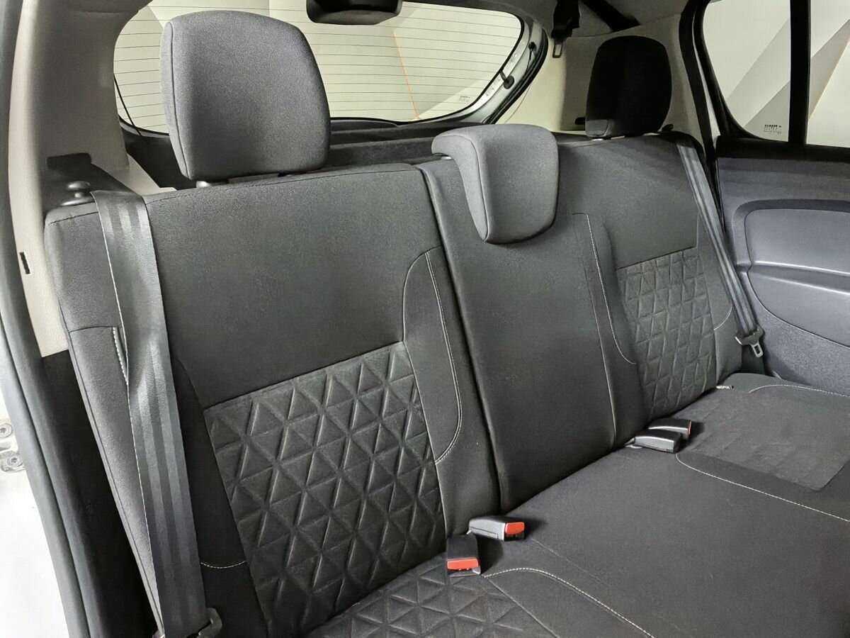 Renault Sandero с пробегом — 2017 год. Фото: #12