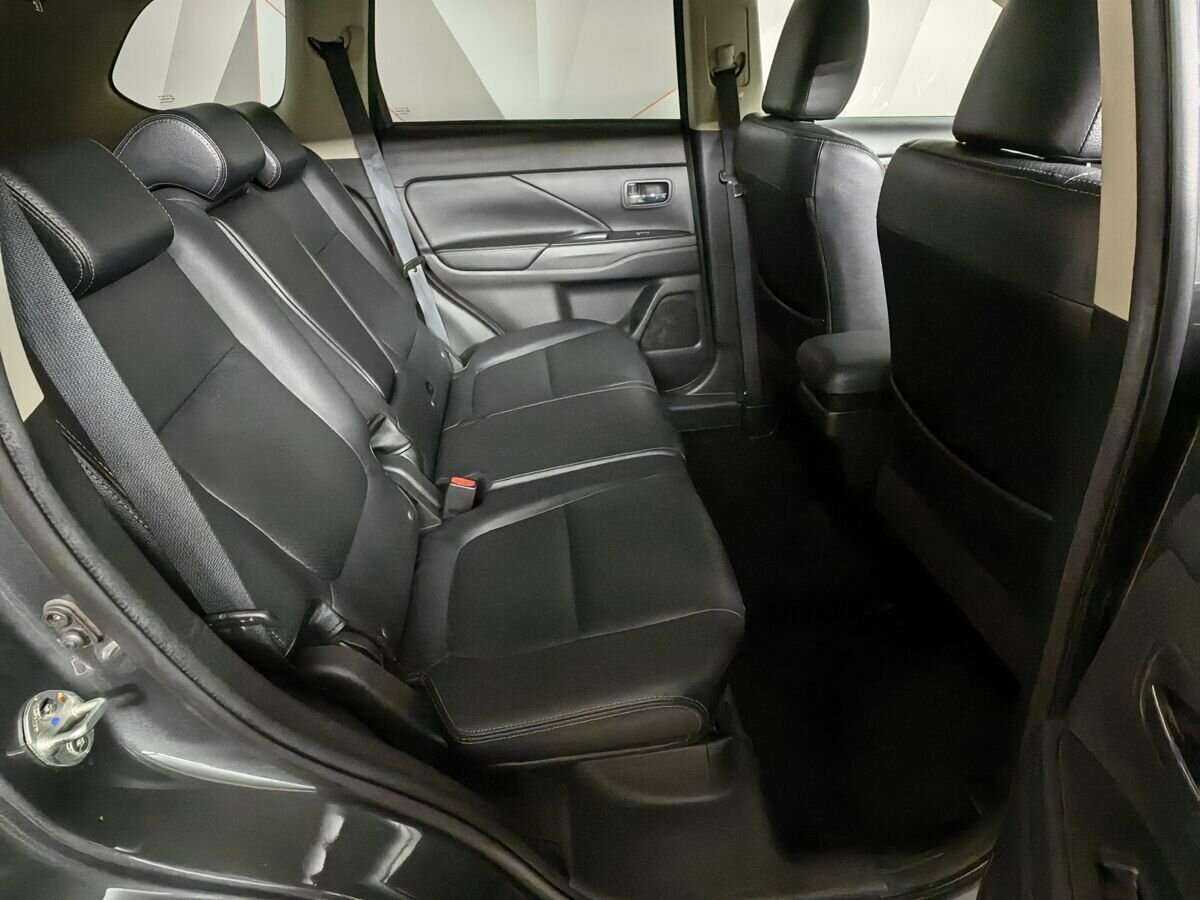 Mitsubishi Outlander с пробегом — 2017 год. Фото: #11