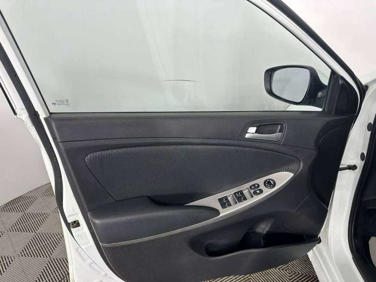 Hyundai Solaris с пробегом — 2016 год. Фото: #7