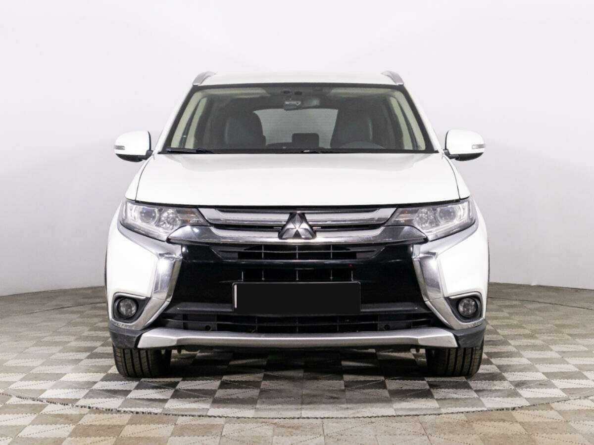 Mitsubishi Outlander с пробегом — 2017 год. Фото: #1