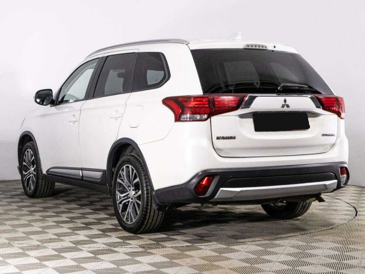 Mitsubishi Outlander с пробегом — 2017 год. Фото: #6