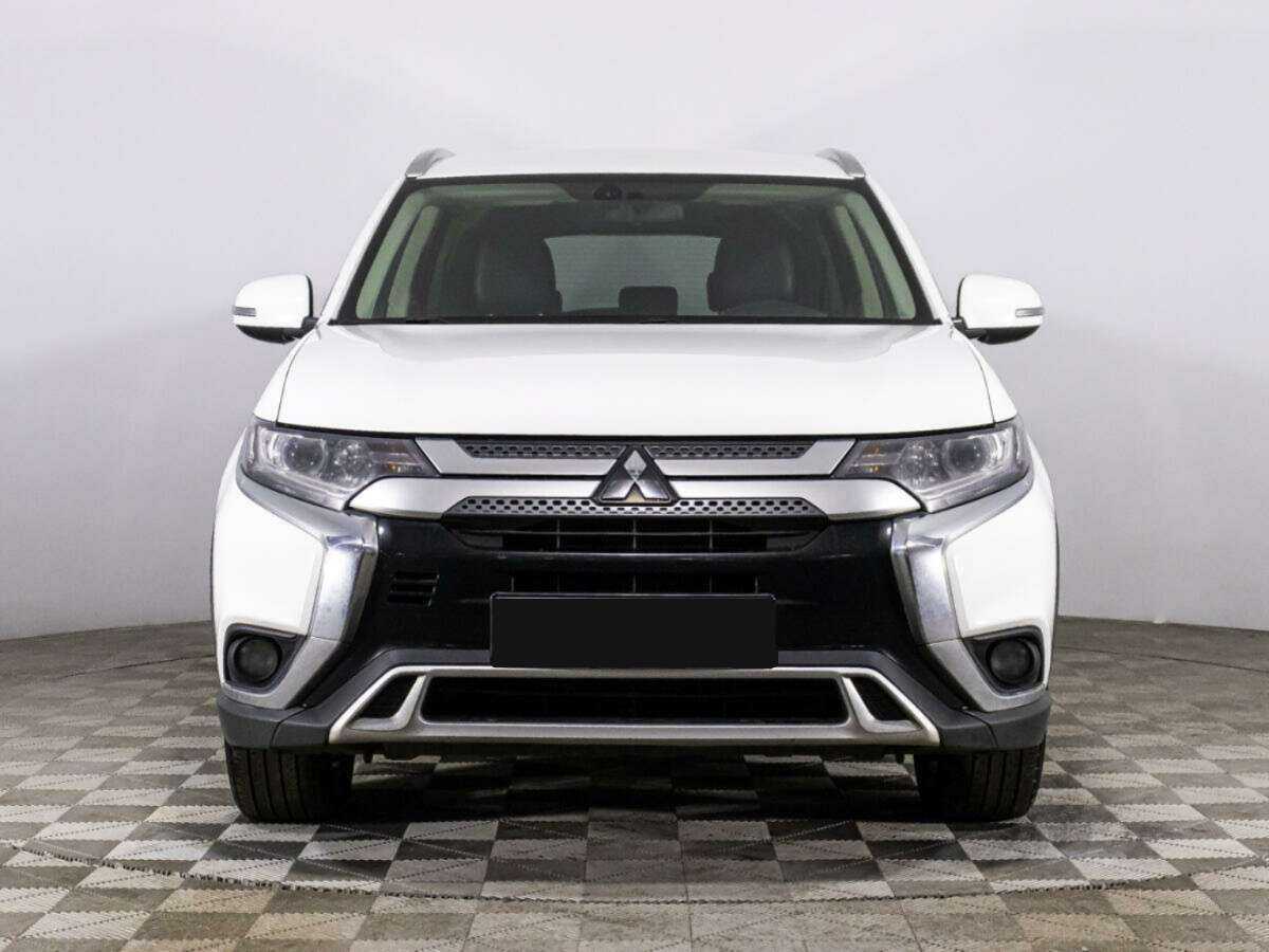 Mitsubishi Outlander с пробегом — 2019 год. Фото: #1