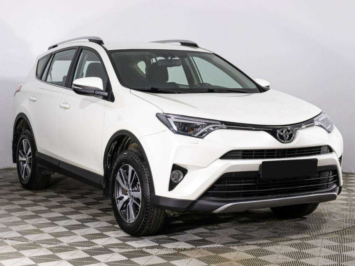 Toyota RAV4 с пробегом — 2017 год. Фото: #2