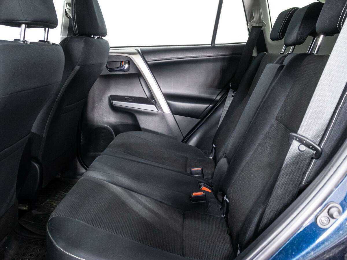 Toyota RAV4 с пробегом — 2018 год. Фото: #9