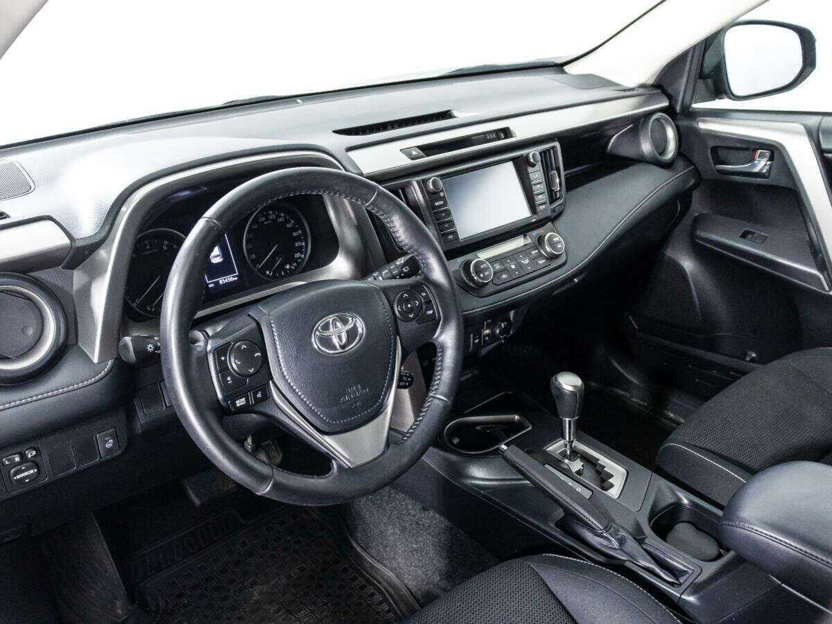 Toyota RAV4 с пробегом — 2018 год. Фото: #10