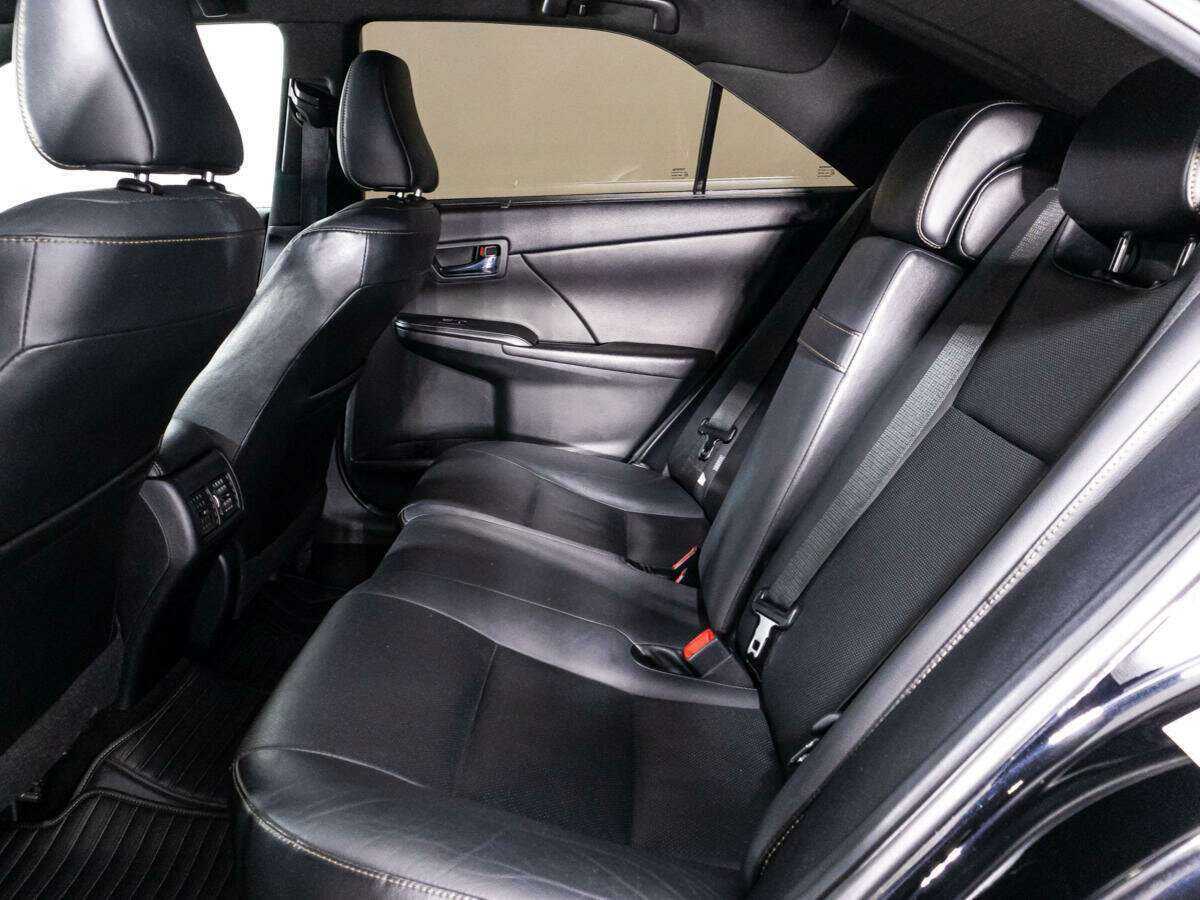 Toyota Camry с пробегом — 2017 год. Фото: #9