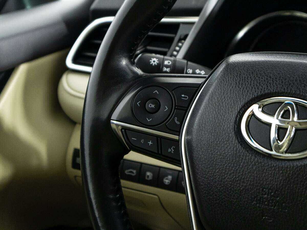 Toyota Camry с пробегом — 2018 год. Фото: #23