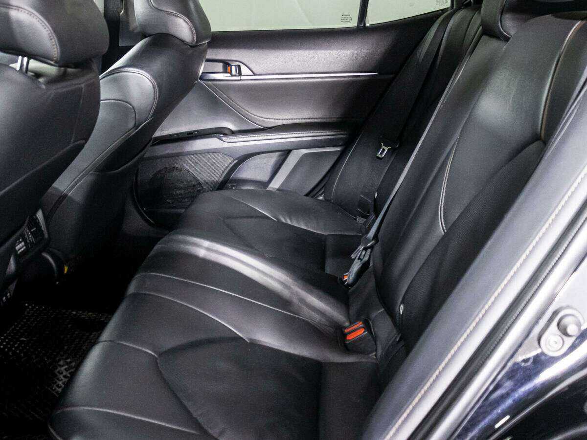 Toyota Camry с пробегом — 2018 год. Фото: #9