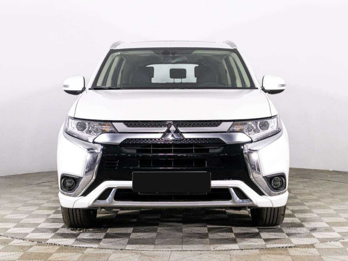 Mitsubishi Outlander с пробегом — 2022 год. Фото: #1