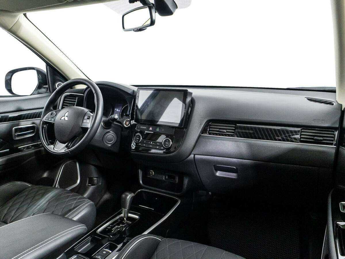 Mitsubishi Outlander с пробегом — 2022 год. Фото: #7