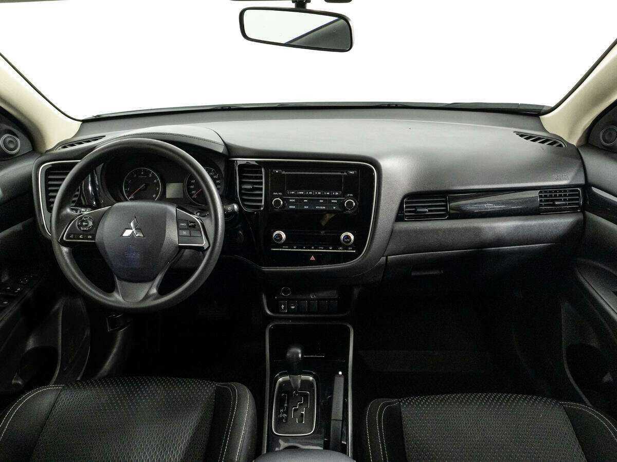 Mitsubishi Outlander с пробегом — 2020 год. Фото: #12
