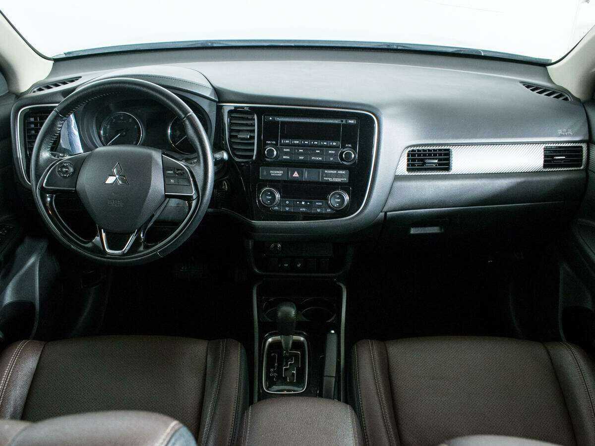 Mitsubishi Outlander с пробегом — 2017 год. Фото: #10