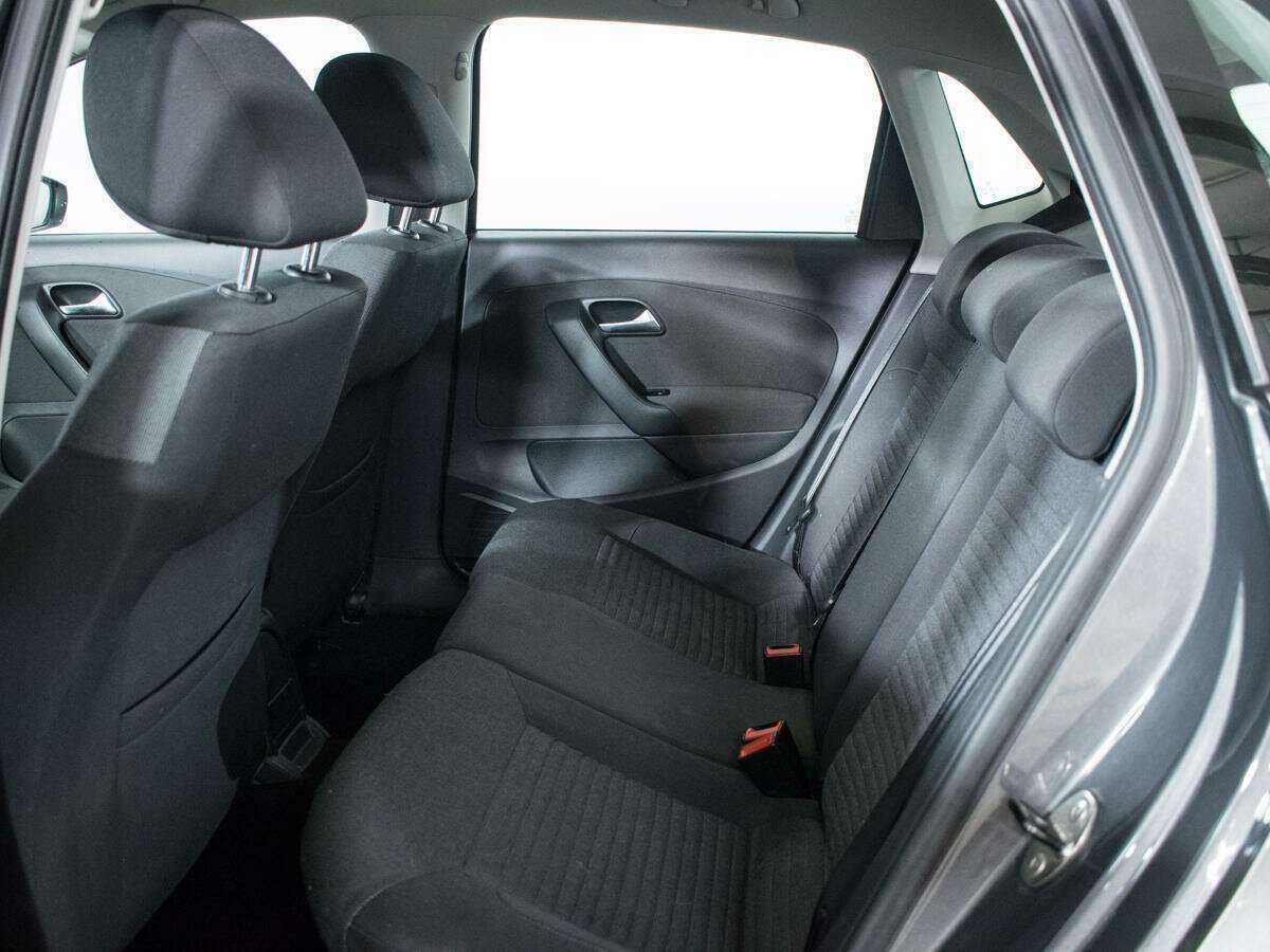 Volkswagen Polo с пробегом — 2012 год. Фото: #9