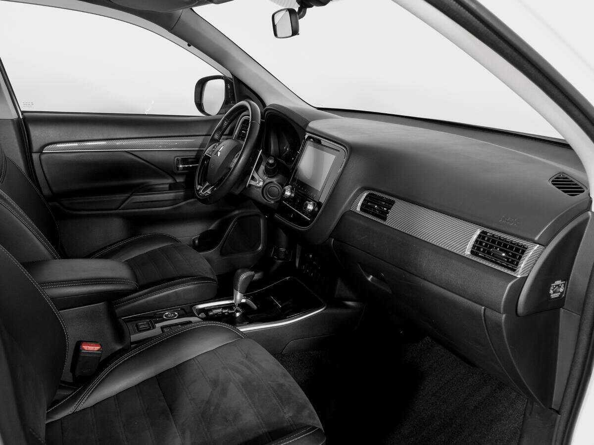 Mitsubishi Outlander с пробегом — 2021 год. Фото: #8