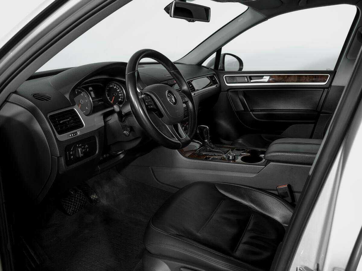Volkswagen Touareg с пробегом — 2012 год. Фото: #13