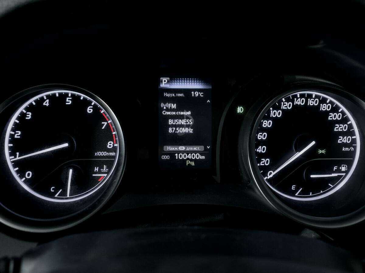 Toyota Camry с пробегом — 2019 год. Фото: #10