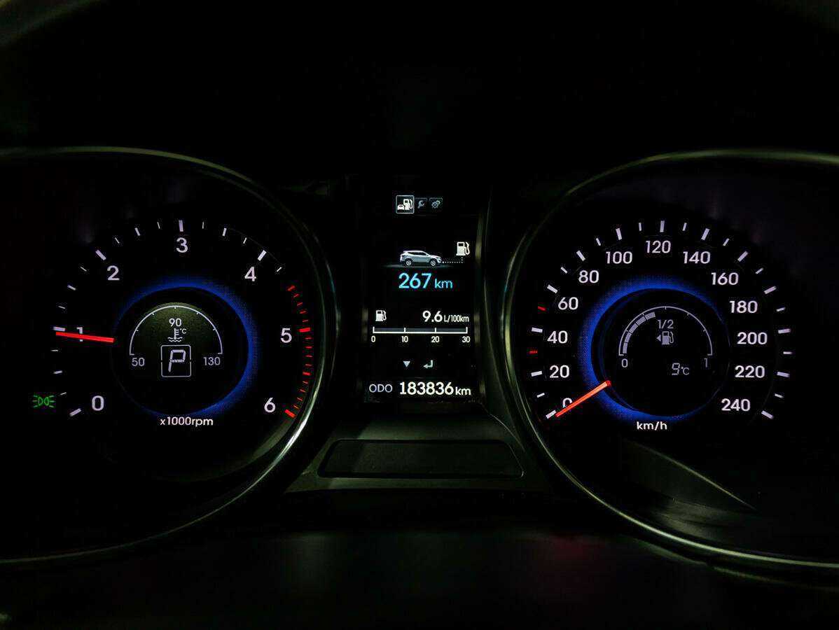 Hyundai Santa Fe с пробегом — 2013 год. Фото: #17