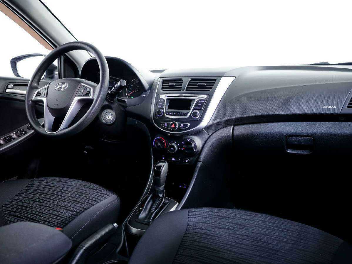 Hyundai Solaris с пробегом — 2015 год. Фото: #8