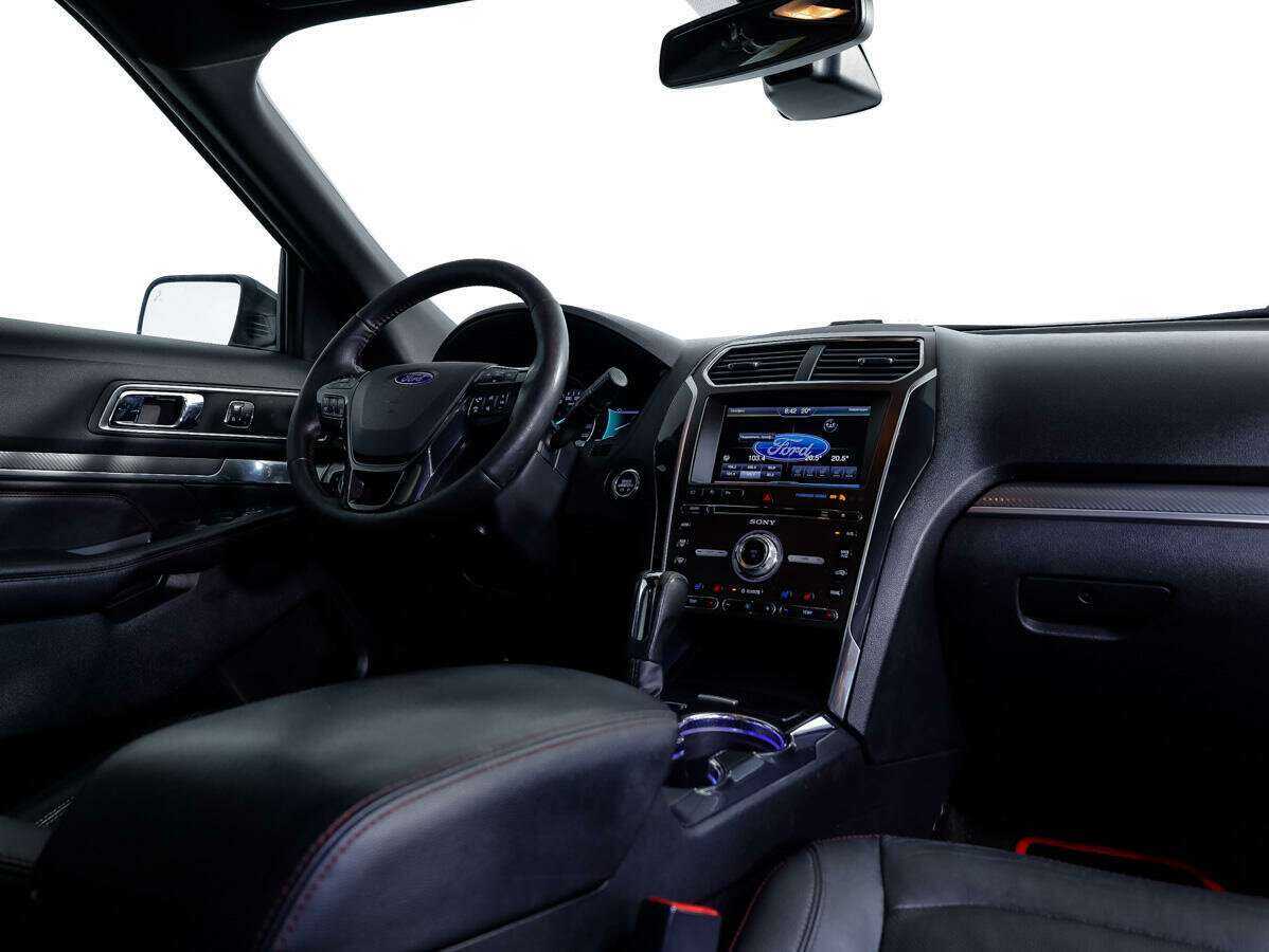 Ford Explorer с пробегом — 2015 год. Фото: #8