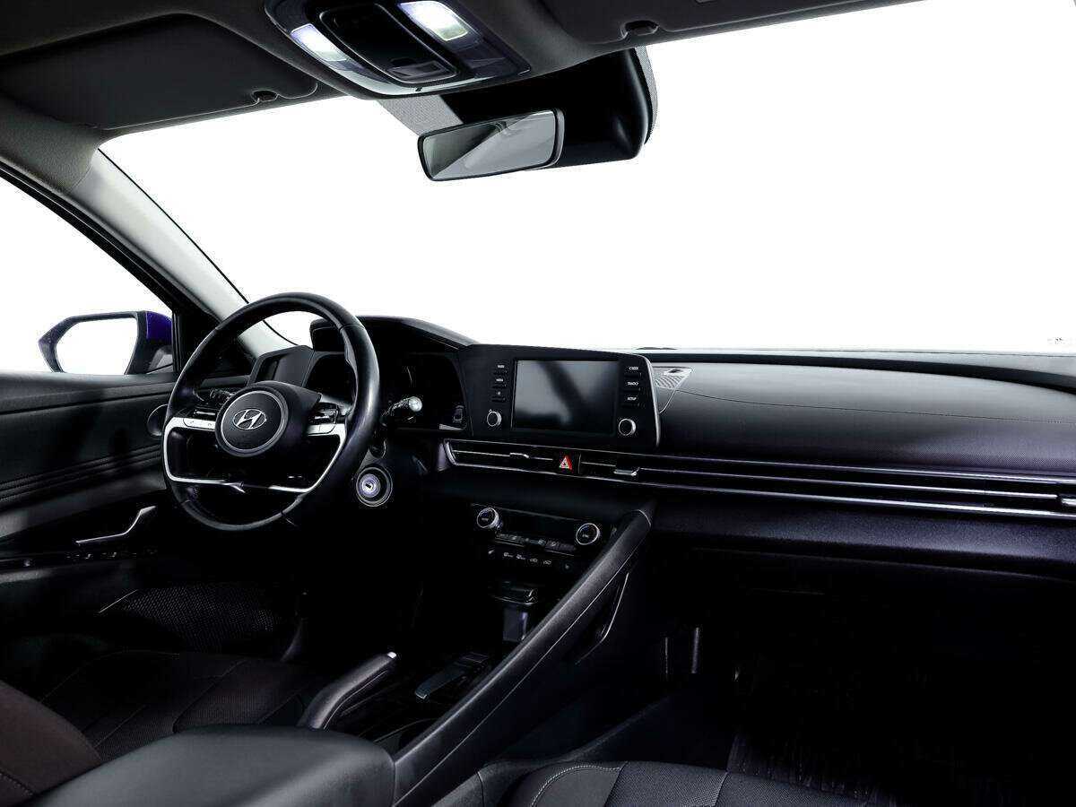 Hyundai Elantra с пробегом — 2021 год. Фото: #9
