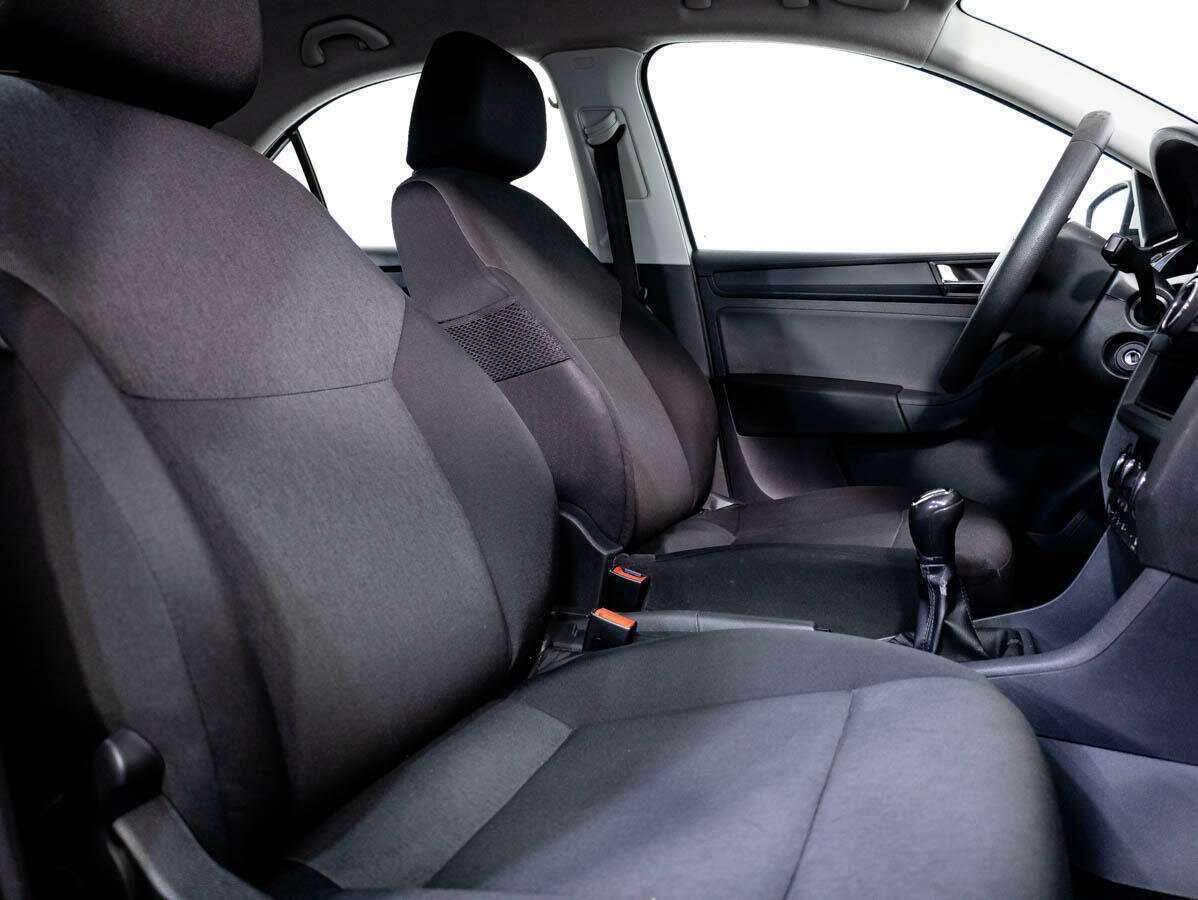 Skoda Rapid с пробегом — 2017 год. Фото: #11