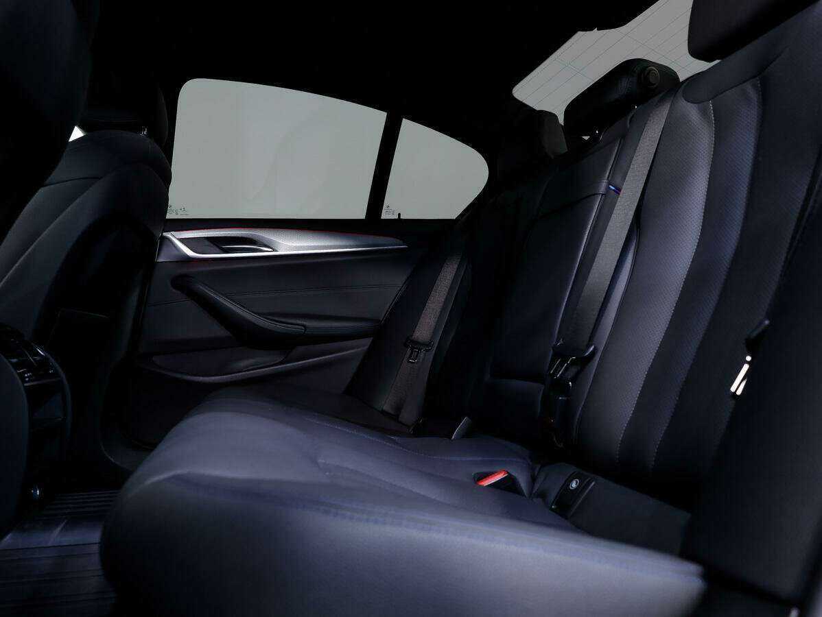 BMW 5 серии с пробегом — 2018 год. Фото: #10