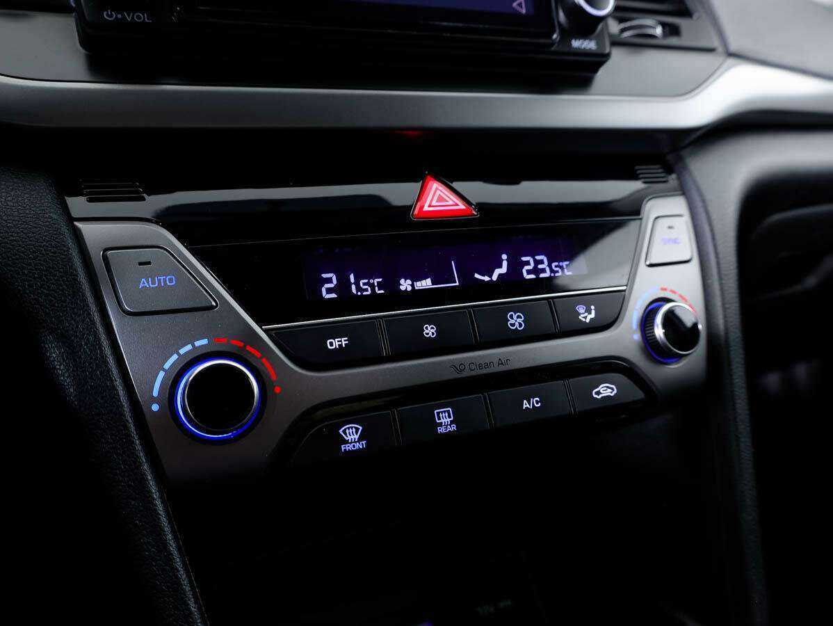 Hyundai Elantra с пробегом — 2018 год. Фото: #15