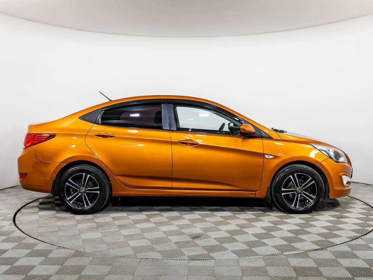 Hyundai Solaris с пробегом — 2014 год. Фото: #2