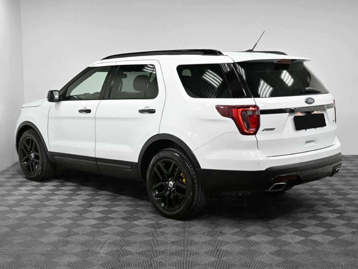 Ford Explorer с пробегом — 2015 год. Фото: #3