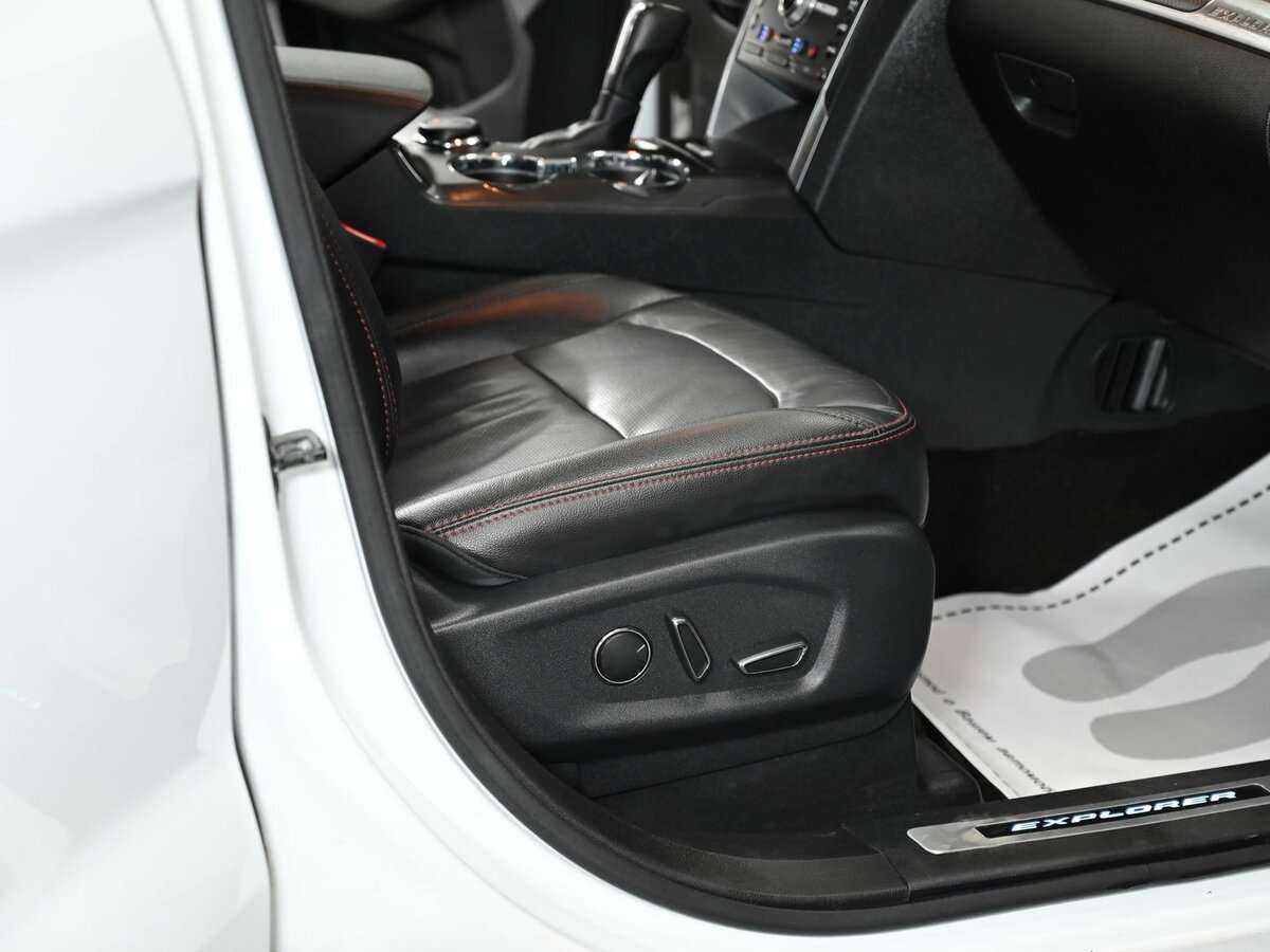 Ford Explorer с пробегом — 2015 год. Фото: #13