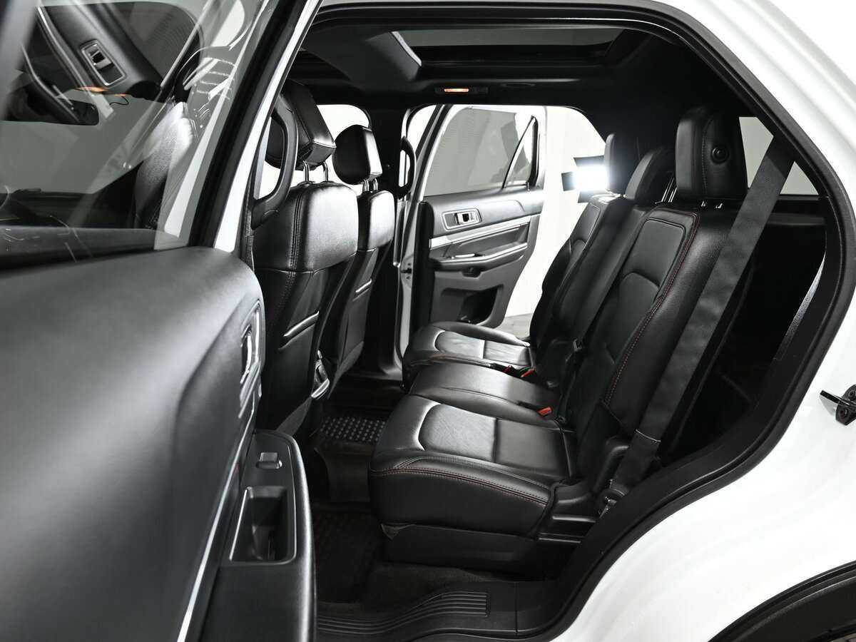 Ford Explorer с пробегом — 2015 год. Фото: #17