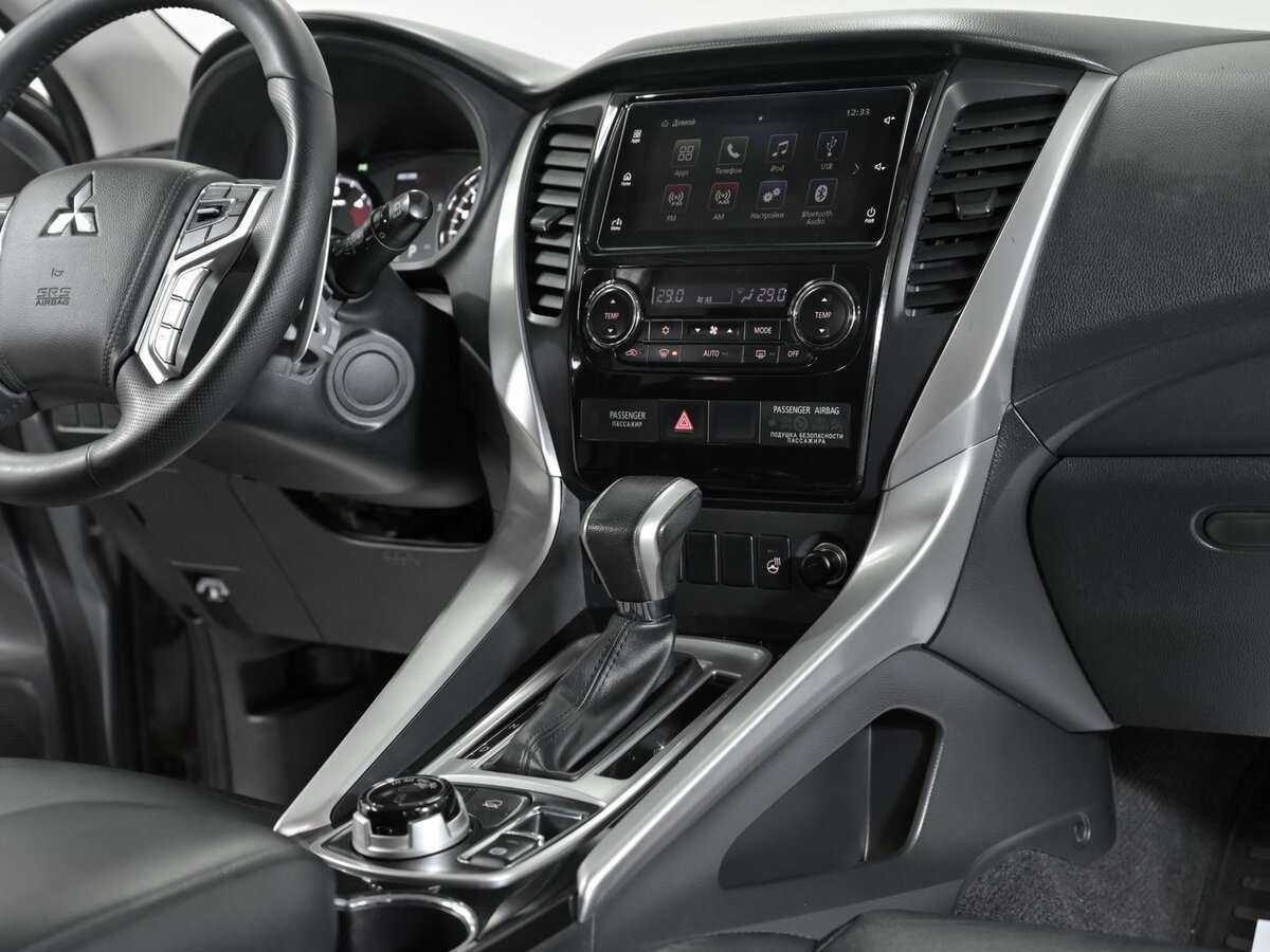 Mitsubishi Pajero Sport с пробегом — 2017 год. Фото: #15