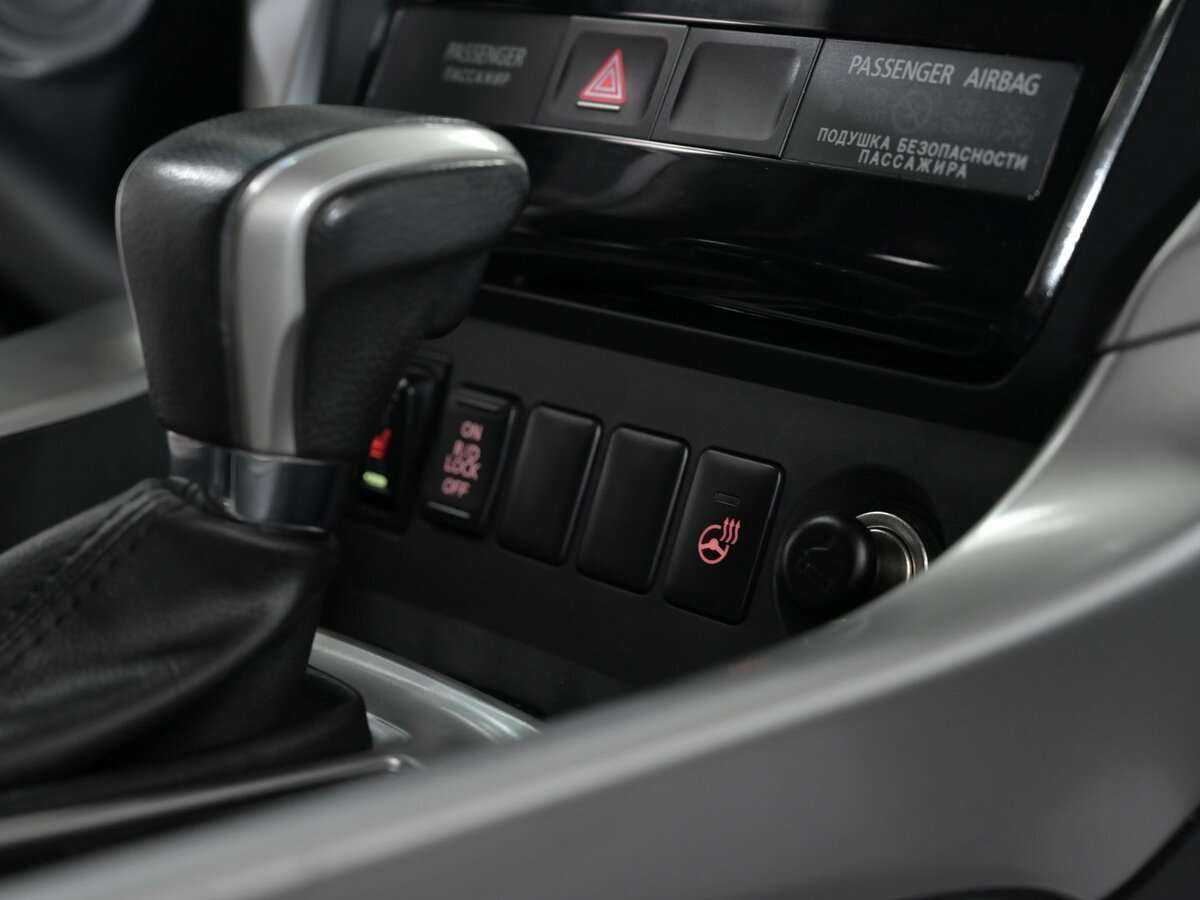 Mitsubishi Pajero Sport с пробегом — 2017 год. Фото: #16