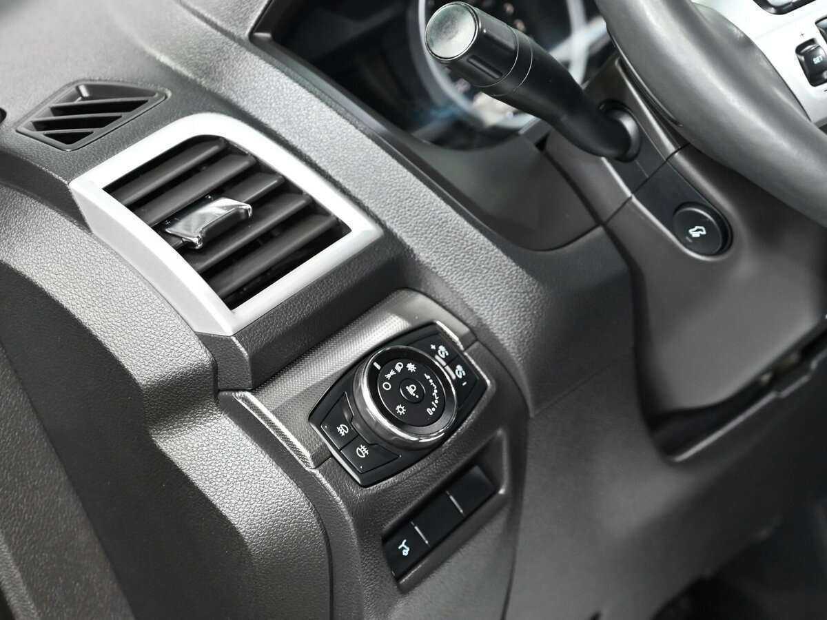 Ford Explorer с пробегом — 2015 год. Фото: #10