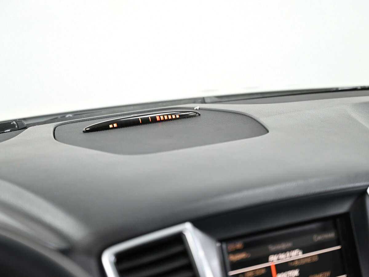 Mercedes-Benz M-Класс с пробегом — 2012 год. Фото: #9