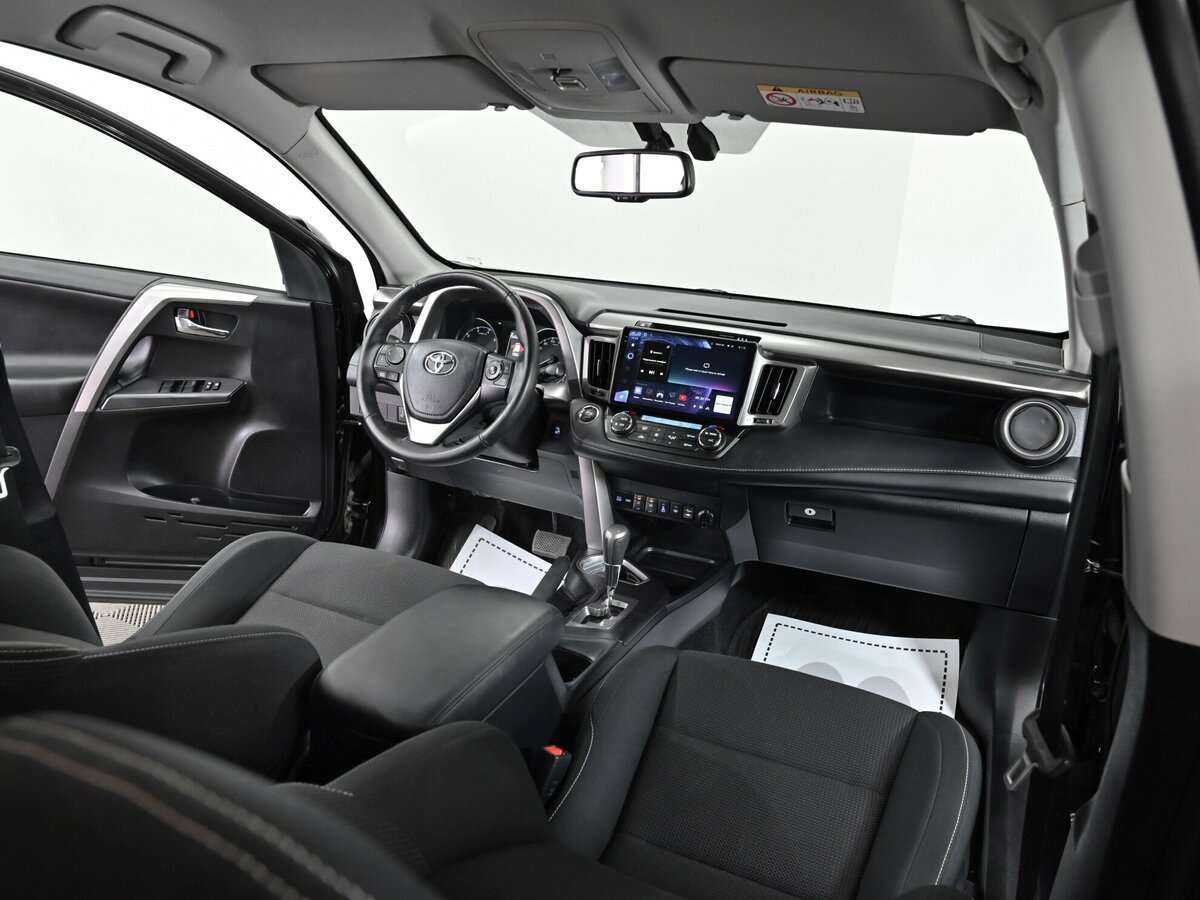 Toyota RAV4 с пробегом — 2018 год. Фото: #4