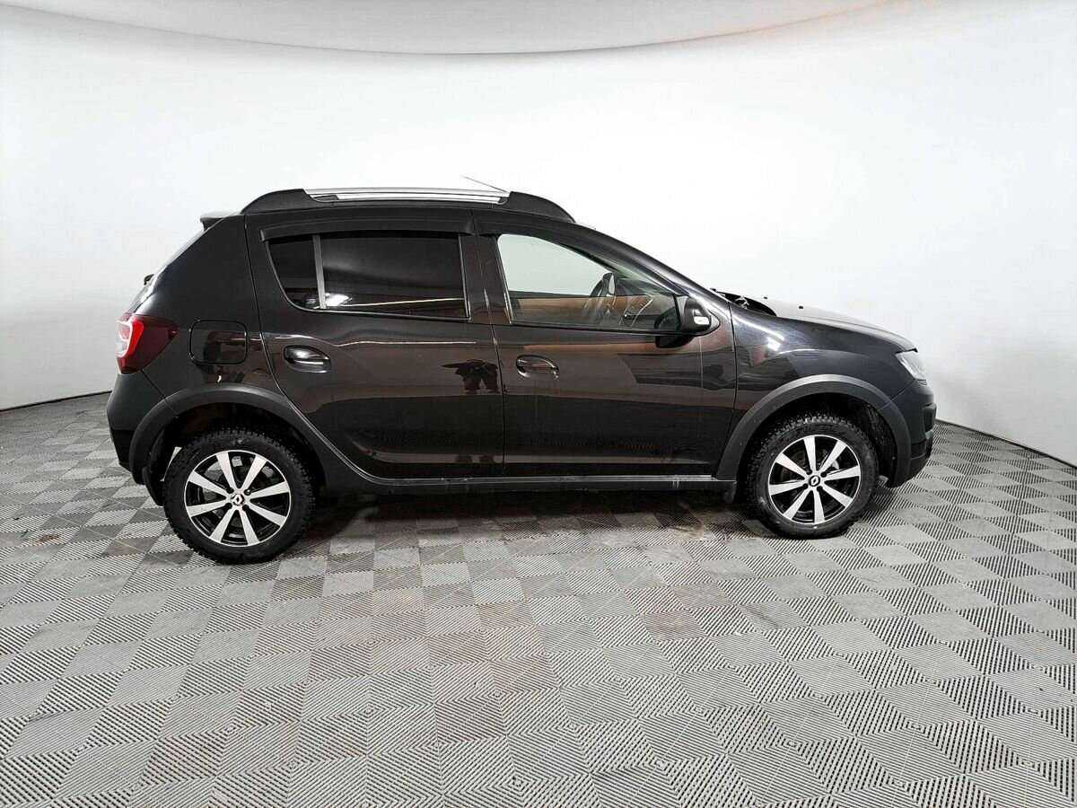 Renault Sandero с пробегом — 2016 год. Фото: #2