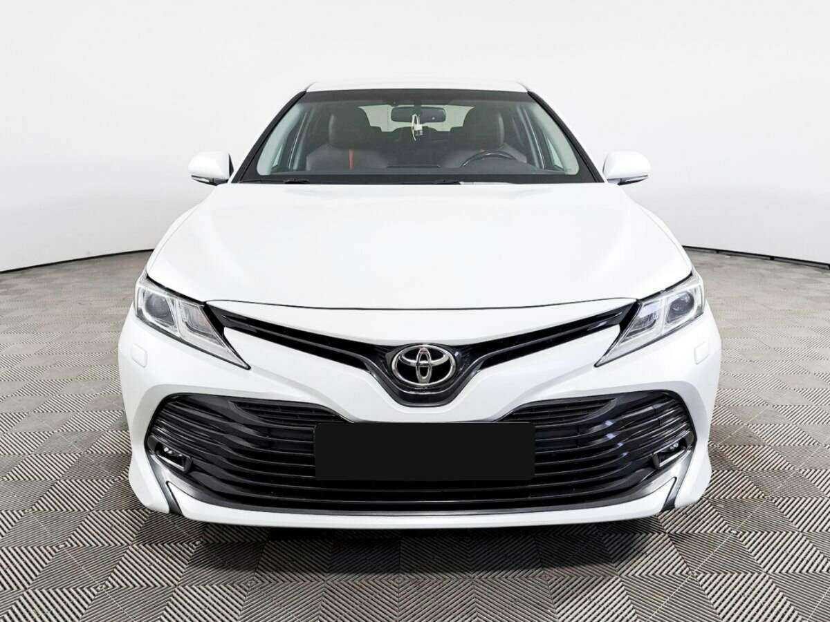 Toyota Camry с пробегом — 2019 год. Фото: #1