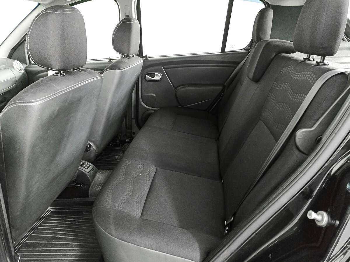 Renault Sandero с пробегом — 2013 год. Фото: #11