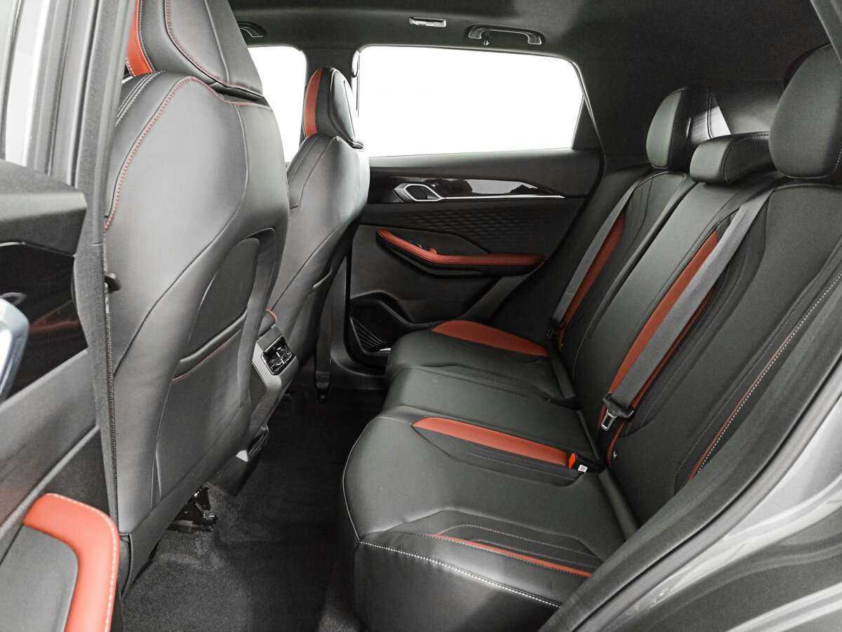 Geely Coolray с пробегом — 2023 год. Фото: #9