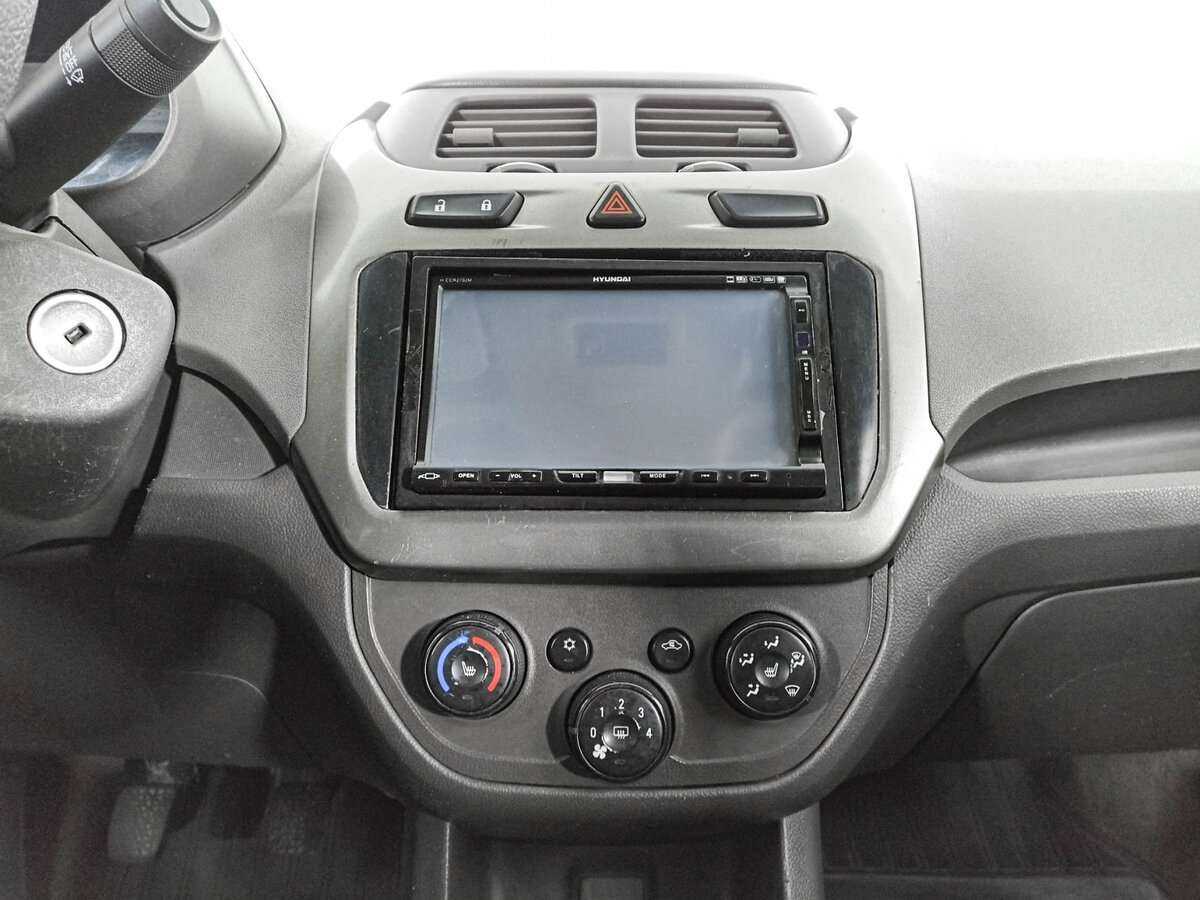 Chevrolet Cobalt с пробегом — 2013 год. Фото: #12