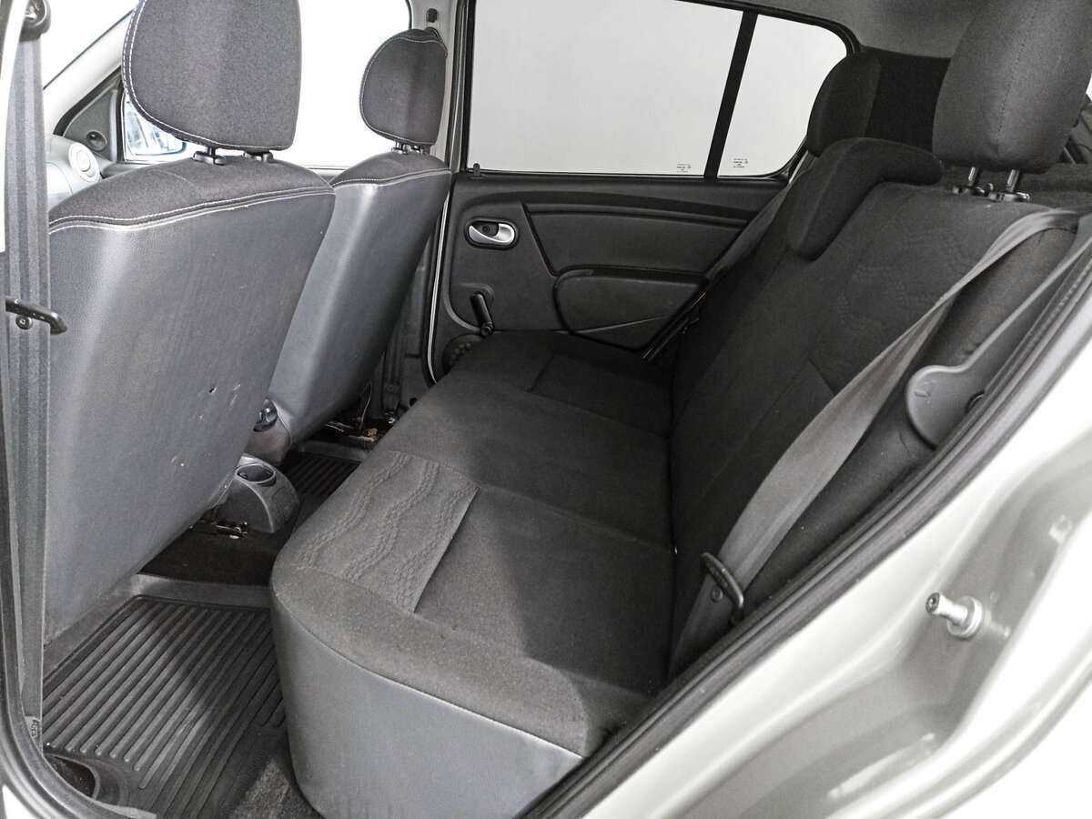 Renault Sandero с пробегом — 2012 год. Фото: #9