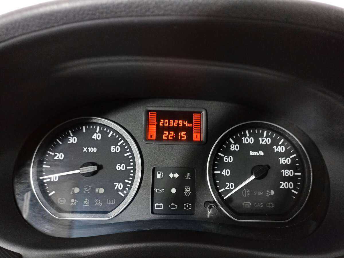 Renault Sandero с пробегом — 2012 год. Фото: #10