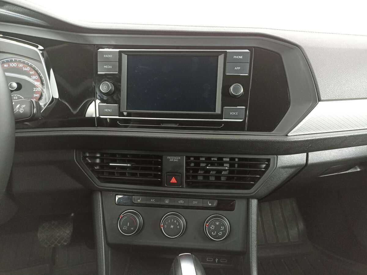 Volkswagen Jetta с пробегом — 2020 год. Фото: #12