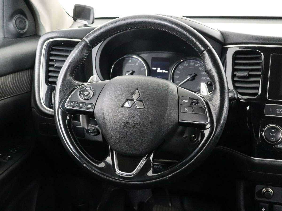 Mitsubishi Outlander с пробегом — 2019 год. Фото: #12
